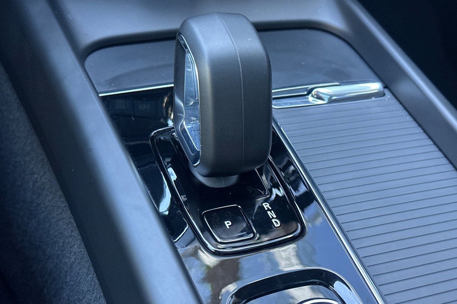 Used 2025 Volvo XC60 B5 Core image 27