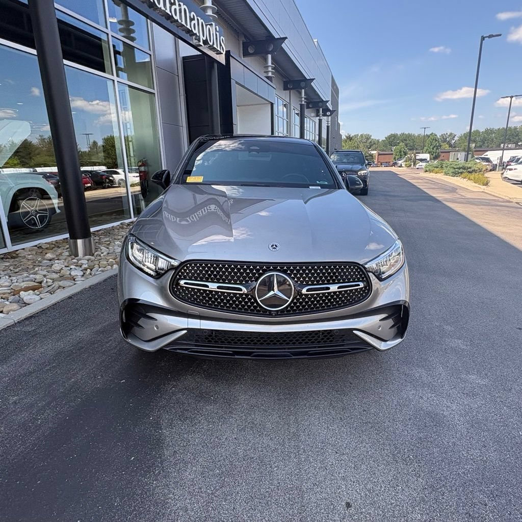 Used 2024 Mercedes-Benz GLC 300 4MATIC image 3