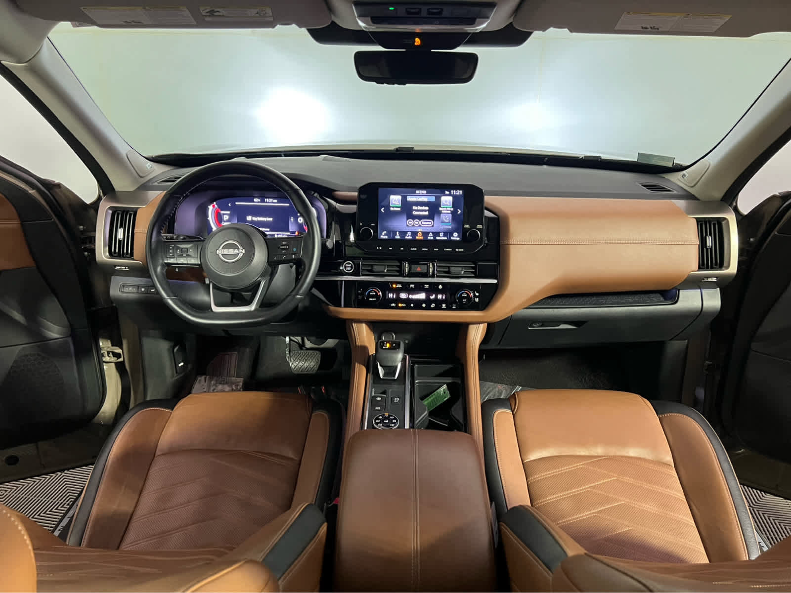 Used 2023 Nissan Pathfinder Platinum image 9