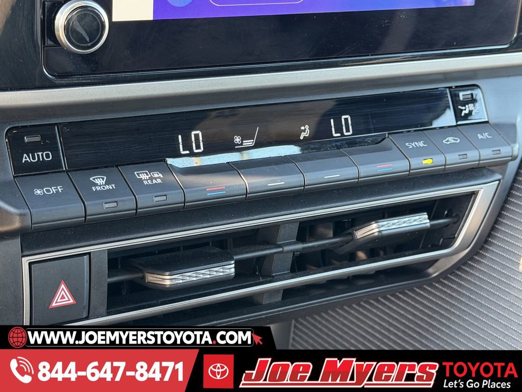 Used 2025 Toyota Camry SE image 20