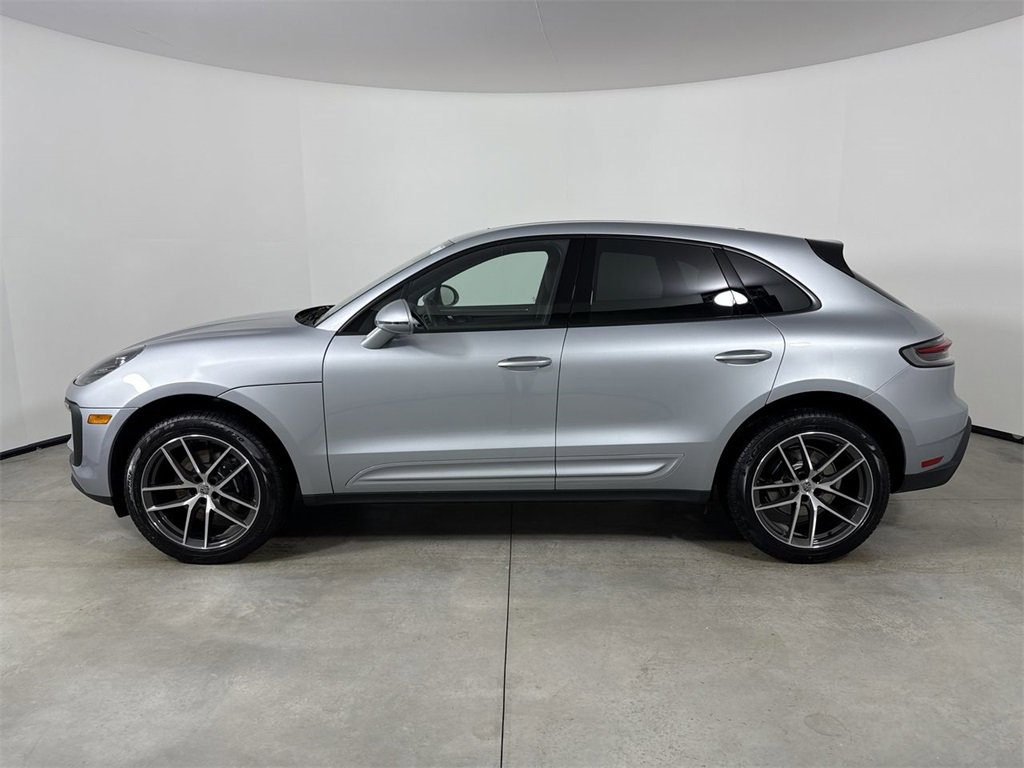 Used 2025 Porsche Macan image 2