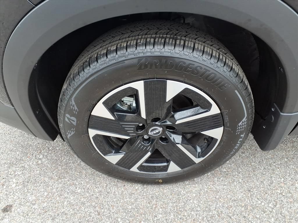 New 2025 Nissan Kicks SV AWD/4WD image 4