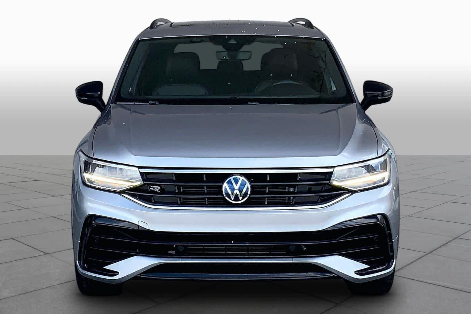 Used 2023 Volkswagen Tiguan SE R-Line FWD image 4
