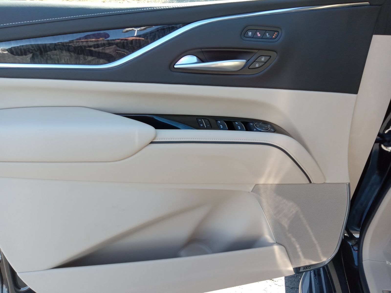 Certified 2024 Cadillac Escalade ESV Premium Luxury AWD/4WD image 9