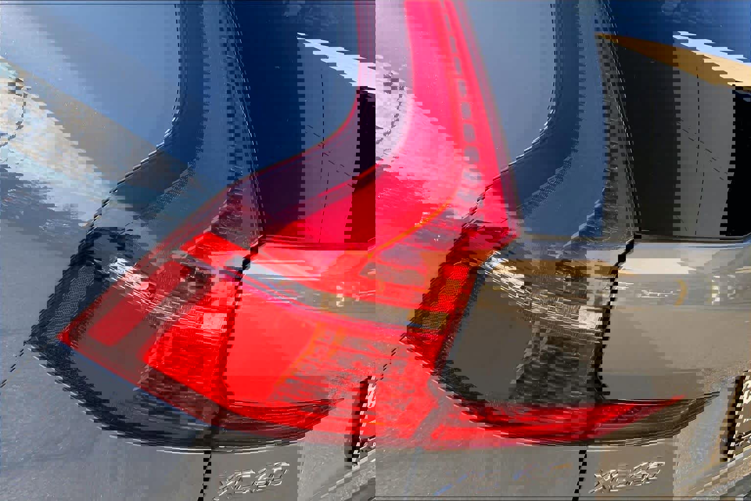 Used 2024 Volvo XC60 B5 Plus image 28