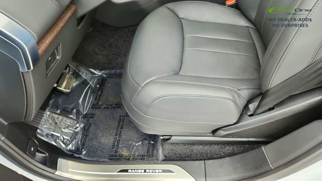 Used 2025 Land Rover Range Rover SE image 32