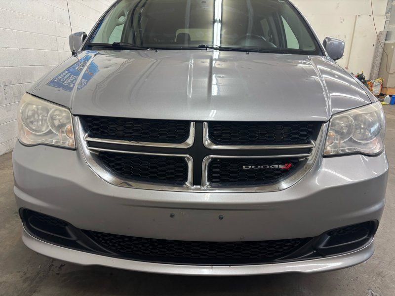 Used 2014 Dodge Grand Caravan SXT w/ Rear Park Assist Package image 2