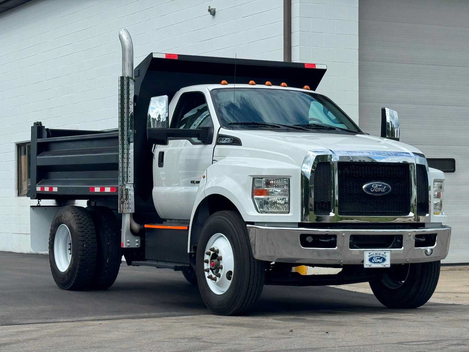 Used 2016 Ford F750 2WD Regular Cab Super Duty image 3