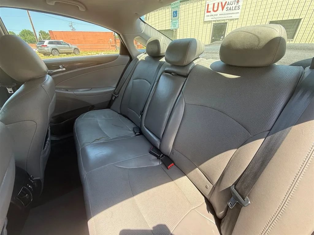 Used 2014 Hyundai Sonata Limited w/ Technology Package 05 FWD image 28