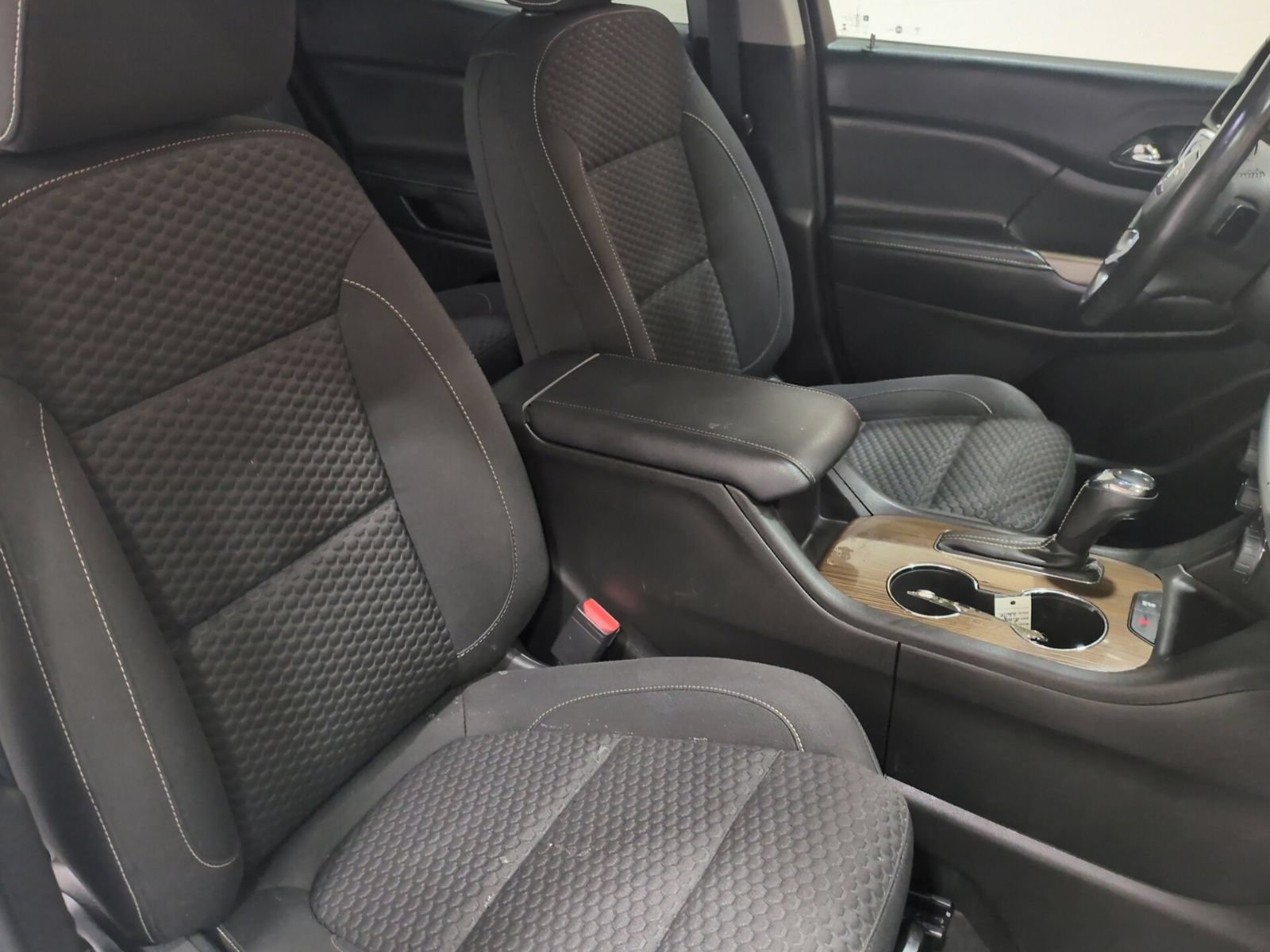 Used 2018 GMC Acadia SLE FWD image 11