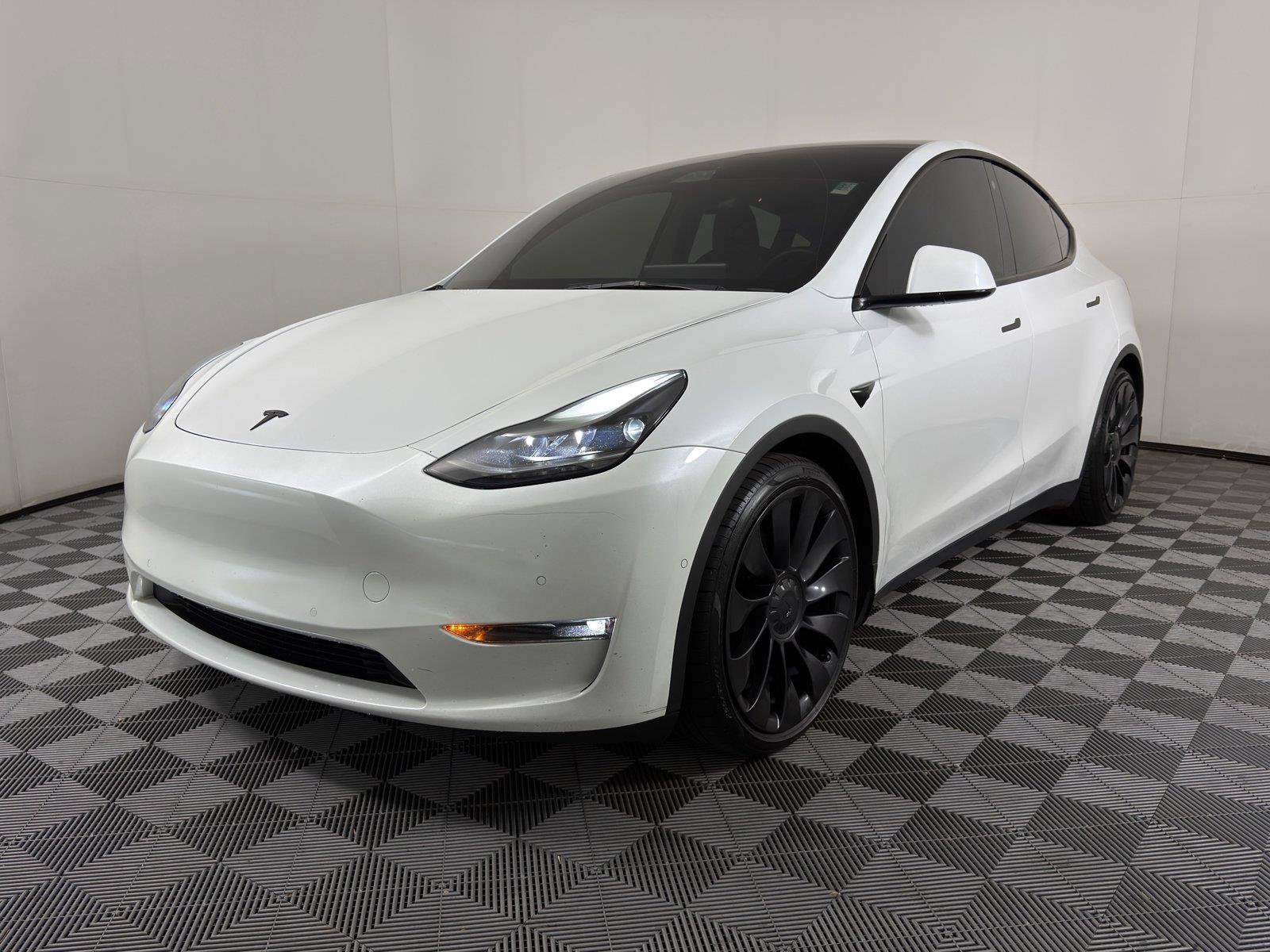 Used 2022 Tesla Model Y Performance AWD/4WD image 3