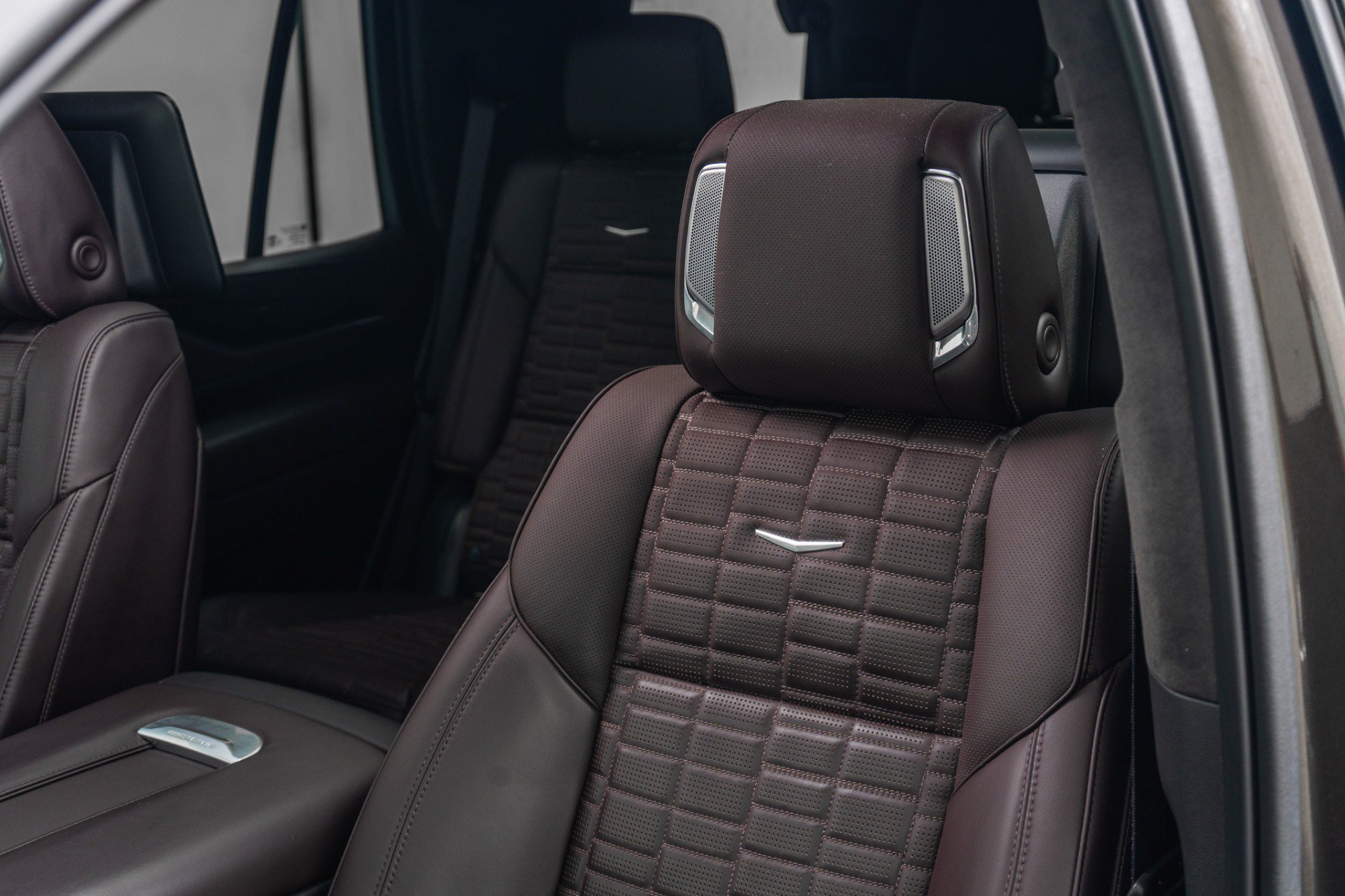 Used 2021 Cadillac Escalade Sport Platinum w/ Heavy-Duty Trailer Package AWD/4WD image 25