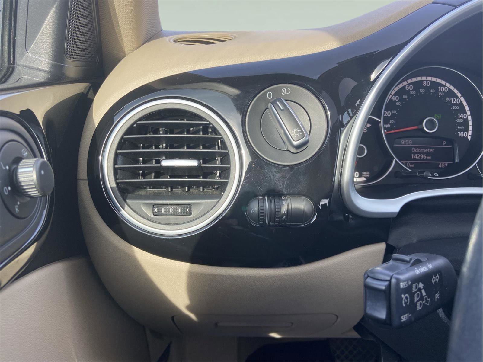 Used 2013 Volkswagen Beetle 2.5 image 21