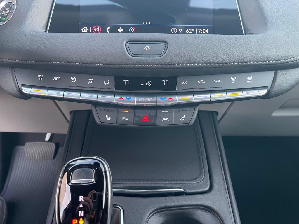 Used 2023 Cadillac XT4 Luxury w/ Cold Weather Package FWD image 12
