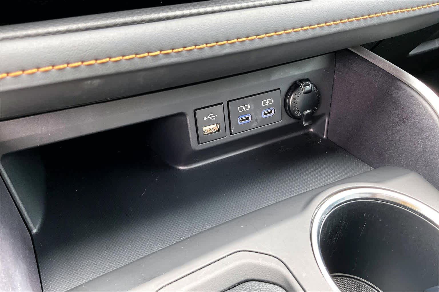 Used 2022 Toyota Highlander Bronze Edition FWD image 32