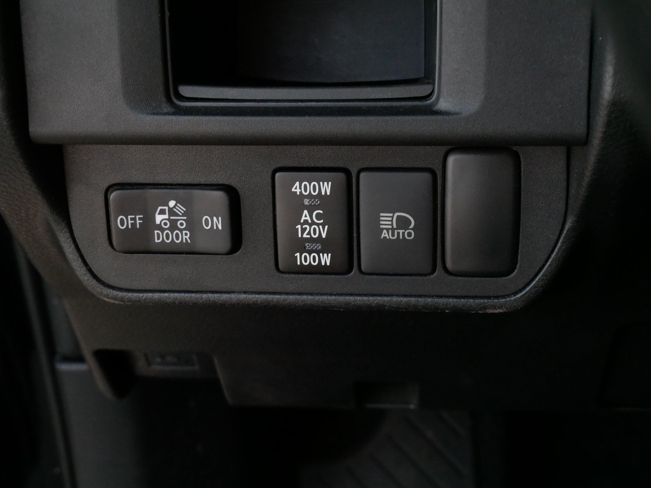 Certified 2018 Toyota Tacoma TRD Off-Road AWD/4WD image 24