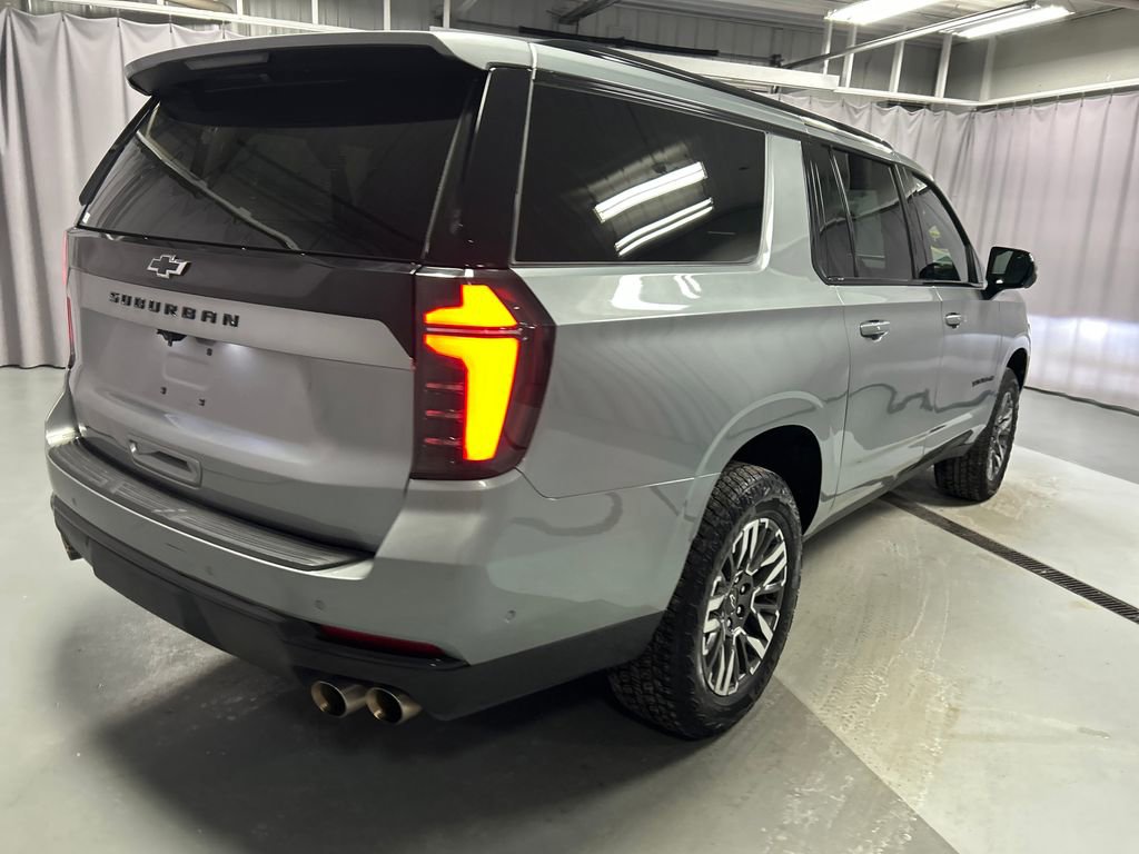 Used 2025 Chevrolet Suburban Z71 image 7