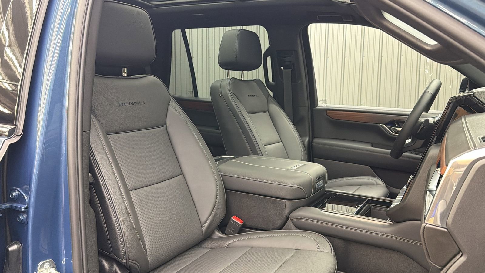 Used 2026 GMC Yukon Denali w/ Sun & Power Step Package AWD/4WD image 36