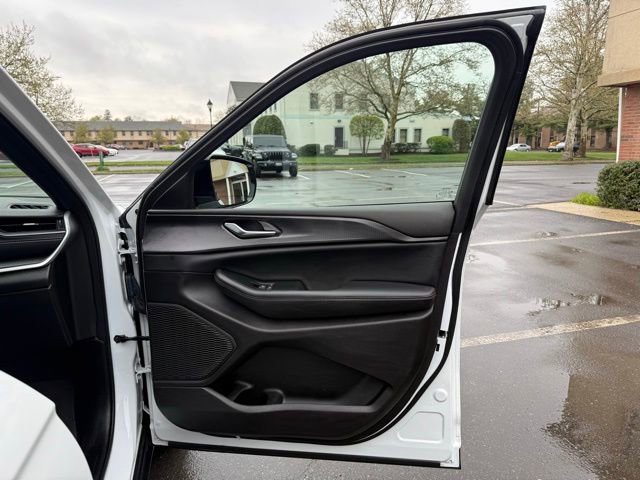 Certified 2024 Jeep Grand Cherokee L Altitude AWD/4WD image 32