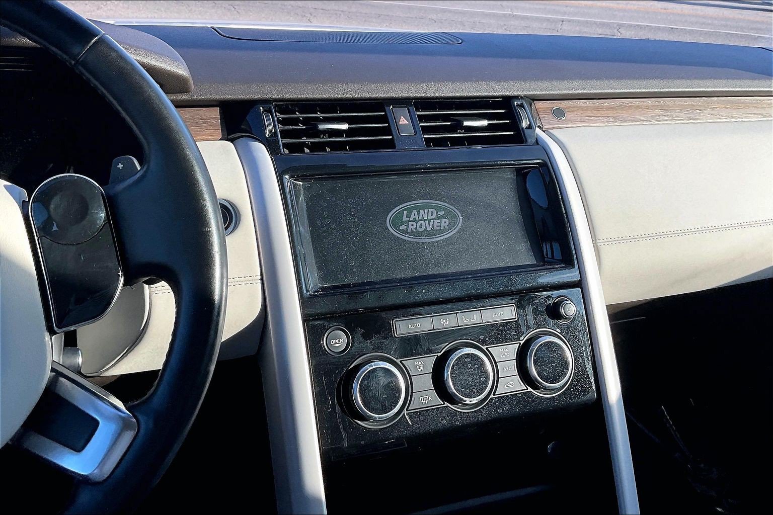 Used 2019 Land Rover Discovery HSE AWD/4WD image 6