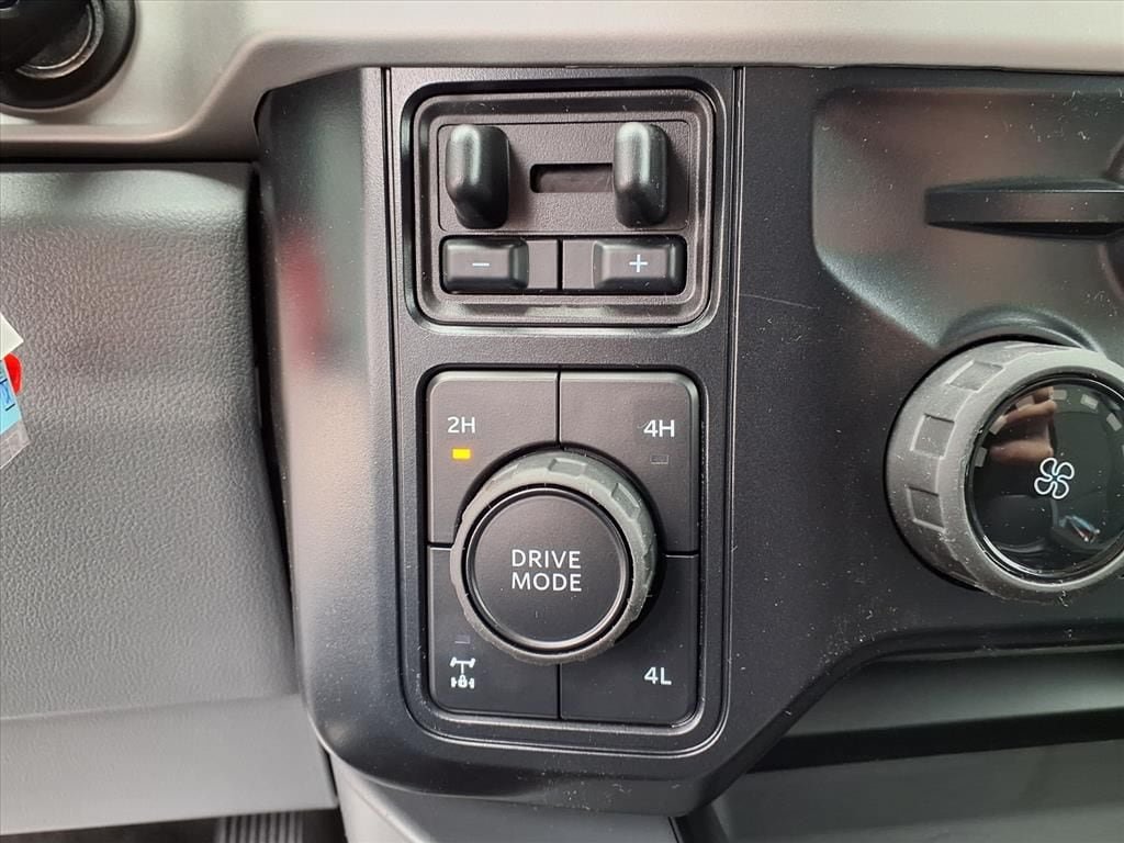 New 2026 Ford F250 XLT w/ FX4 Off-Road Package AWD/4WD image 12