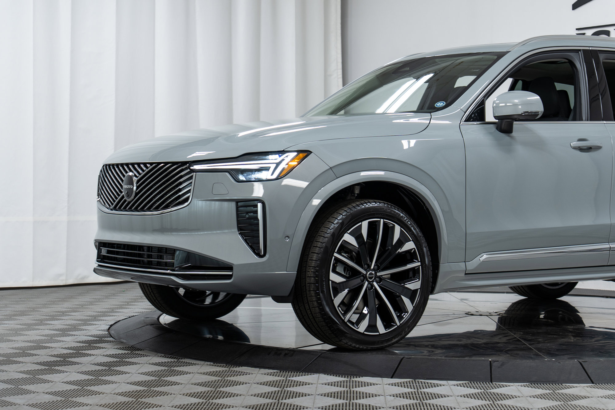 New 2026 Volvo XC90 B6 Plus w/ Protection Package Premier image 26