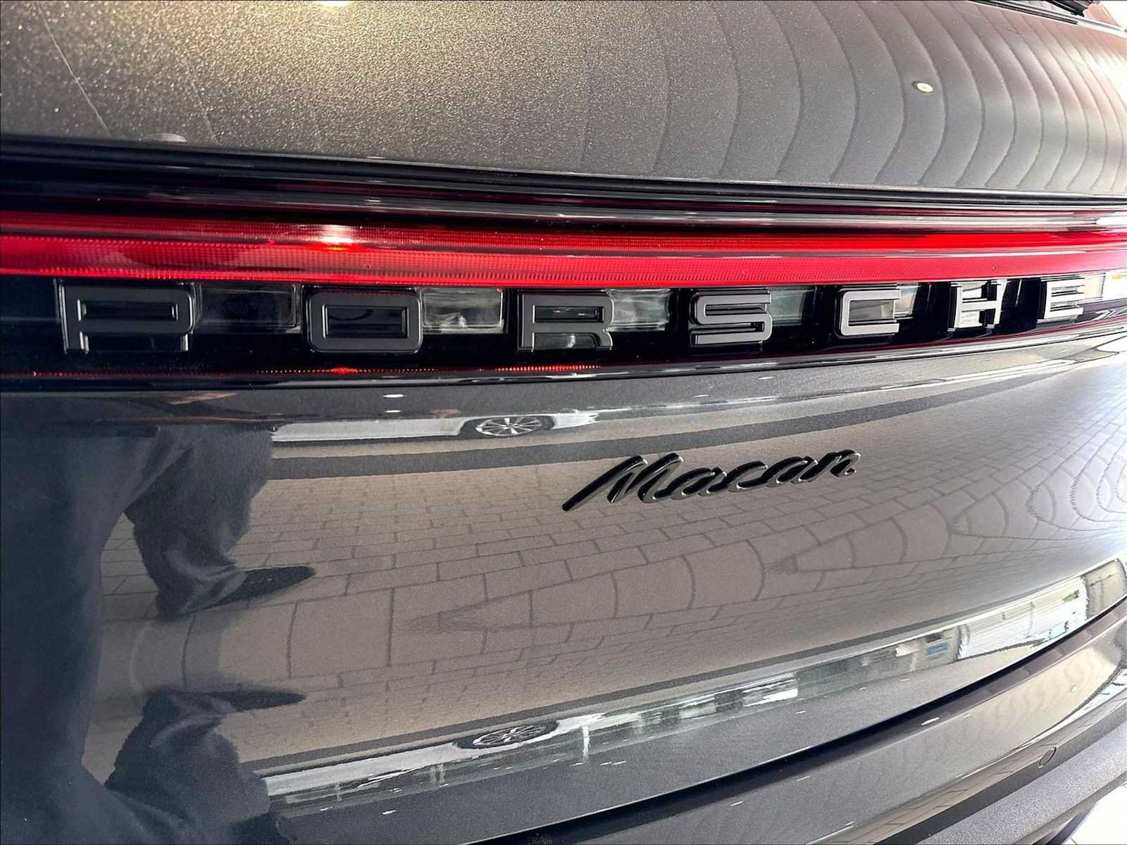 Used 2026 Porsche Macan AWD/4WD image 36