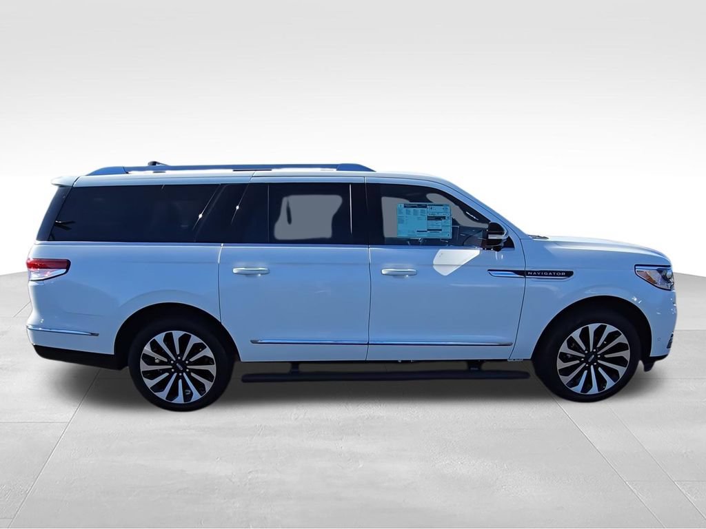 Used 2024 Lincoln Navigator L Reserve AWD/4WD image 9