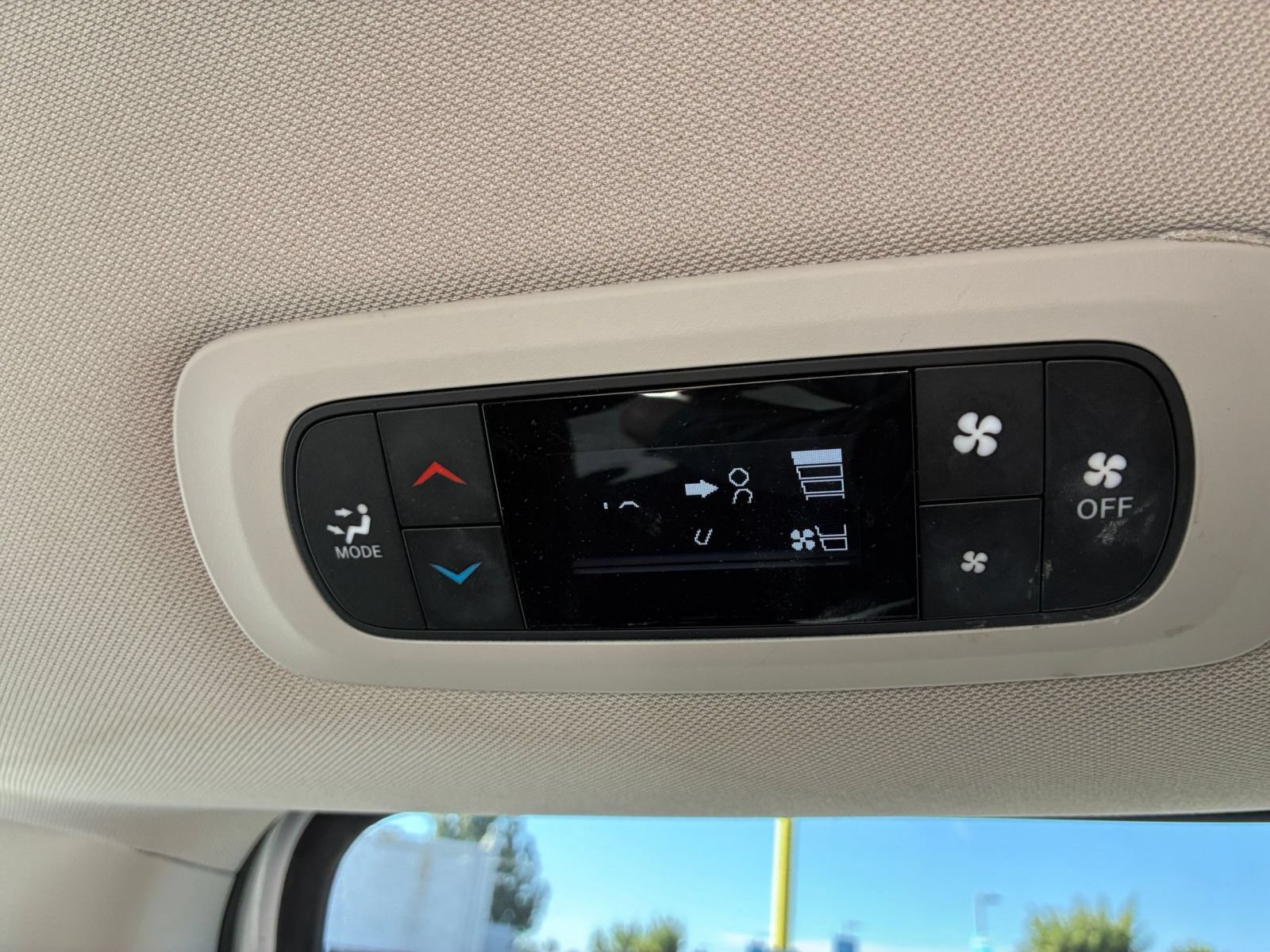 Used 2023 Chrysler Voyager LX FWD image 21