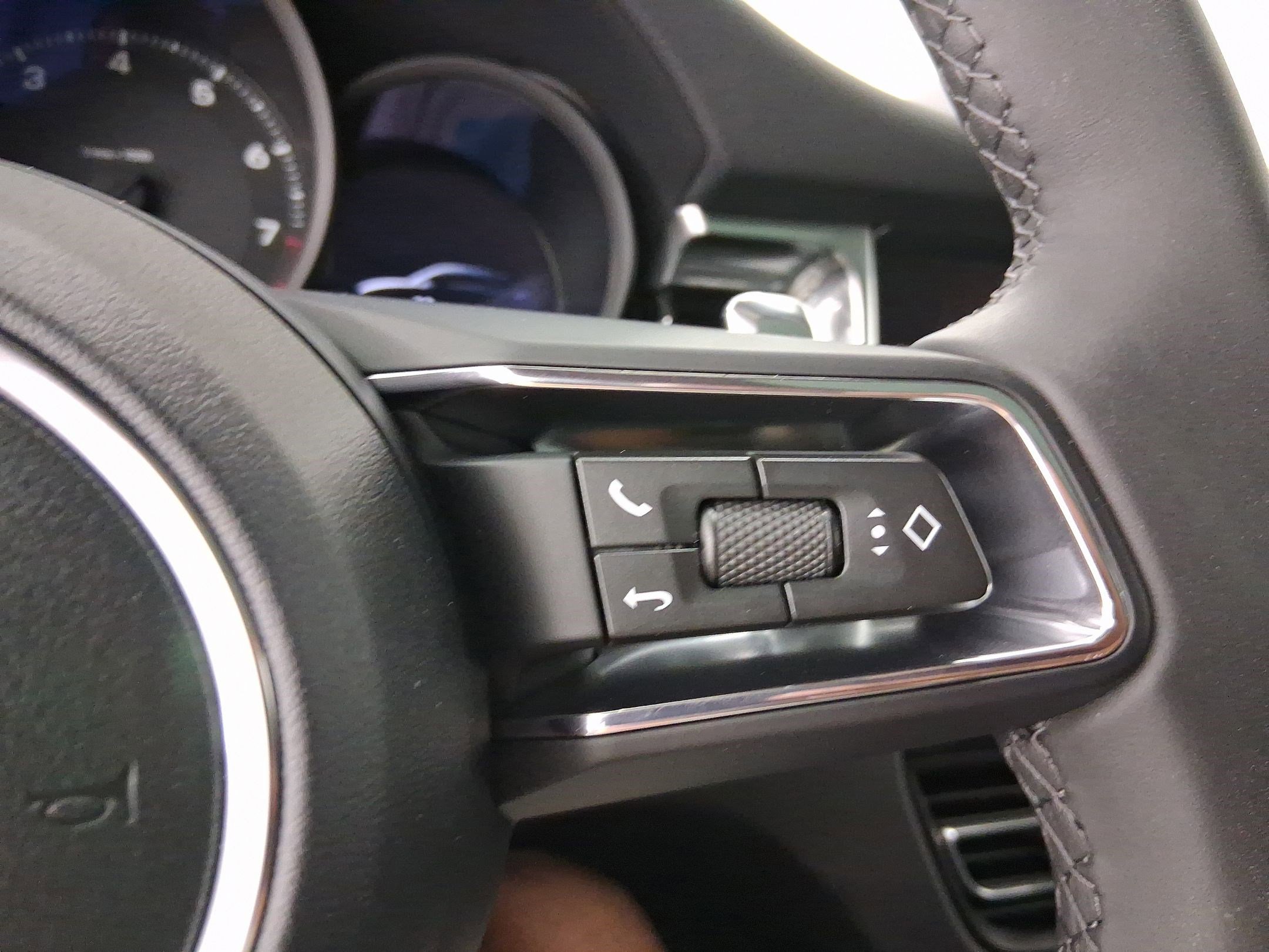 Used 2026 Porsche Macan image 22