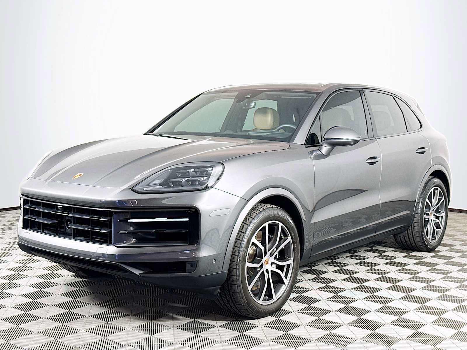 Used 2025 Porsche Cayenne S AWD/4WD image 1