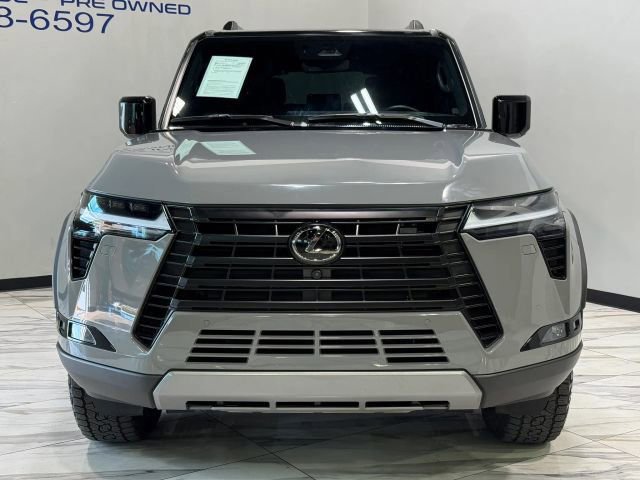 Used 2024 Lexus GX 550 image 3