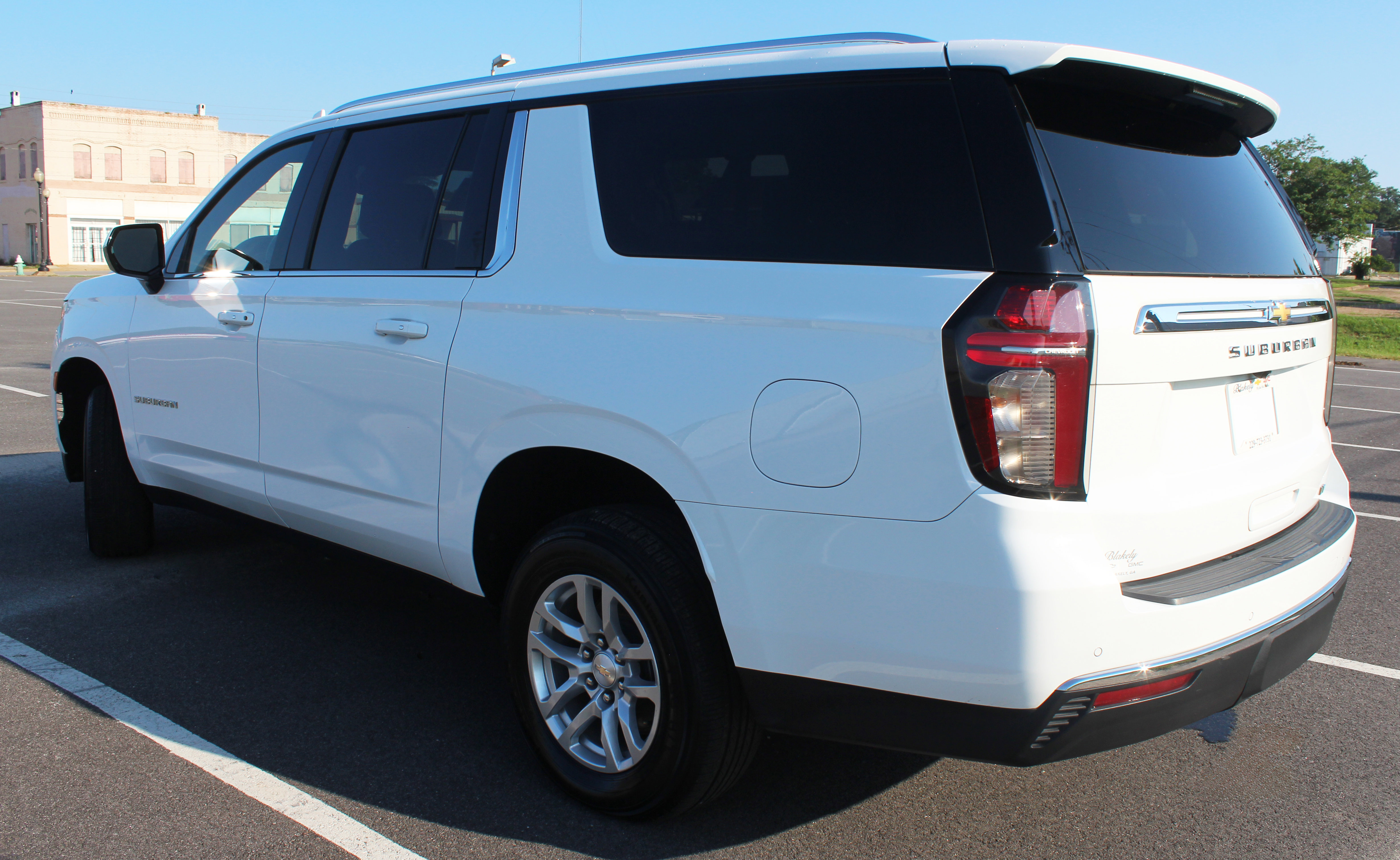Used 2023 Chevrolet Suburban LT image 16