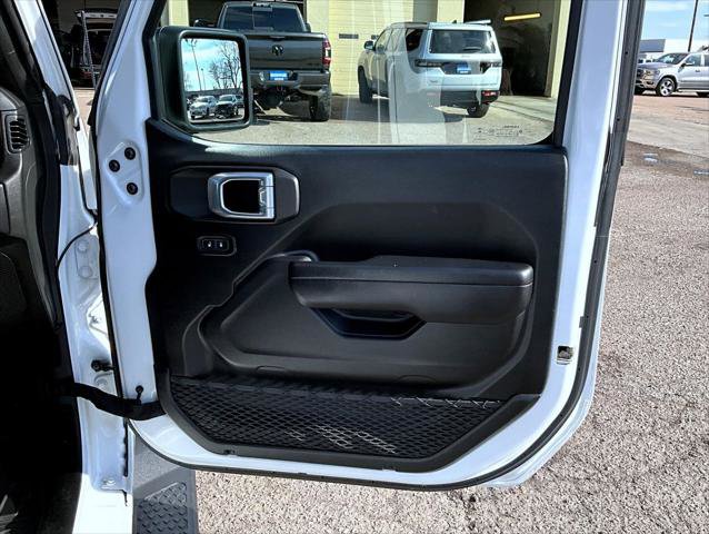 Certified 2021 Jeep Gladiator Willys image 17