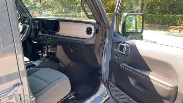 Used 2024 Jeep Wrangler Unlimited Sahara w/ Safety Group AWD/4WD image 10