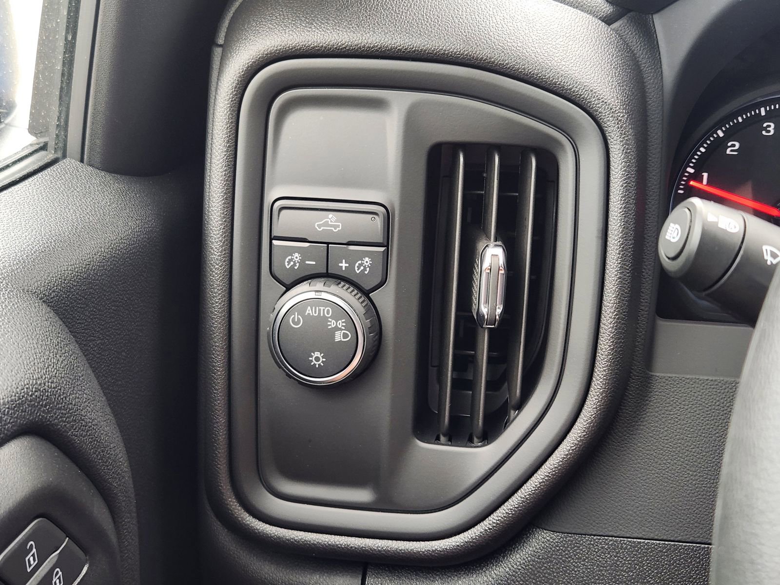 Used 2025 Chevrolet Silverado 1500 Custom RWD image 24