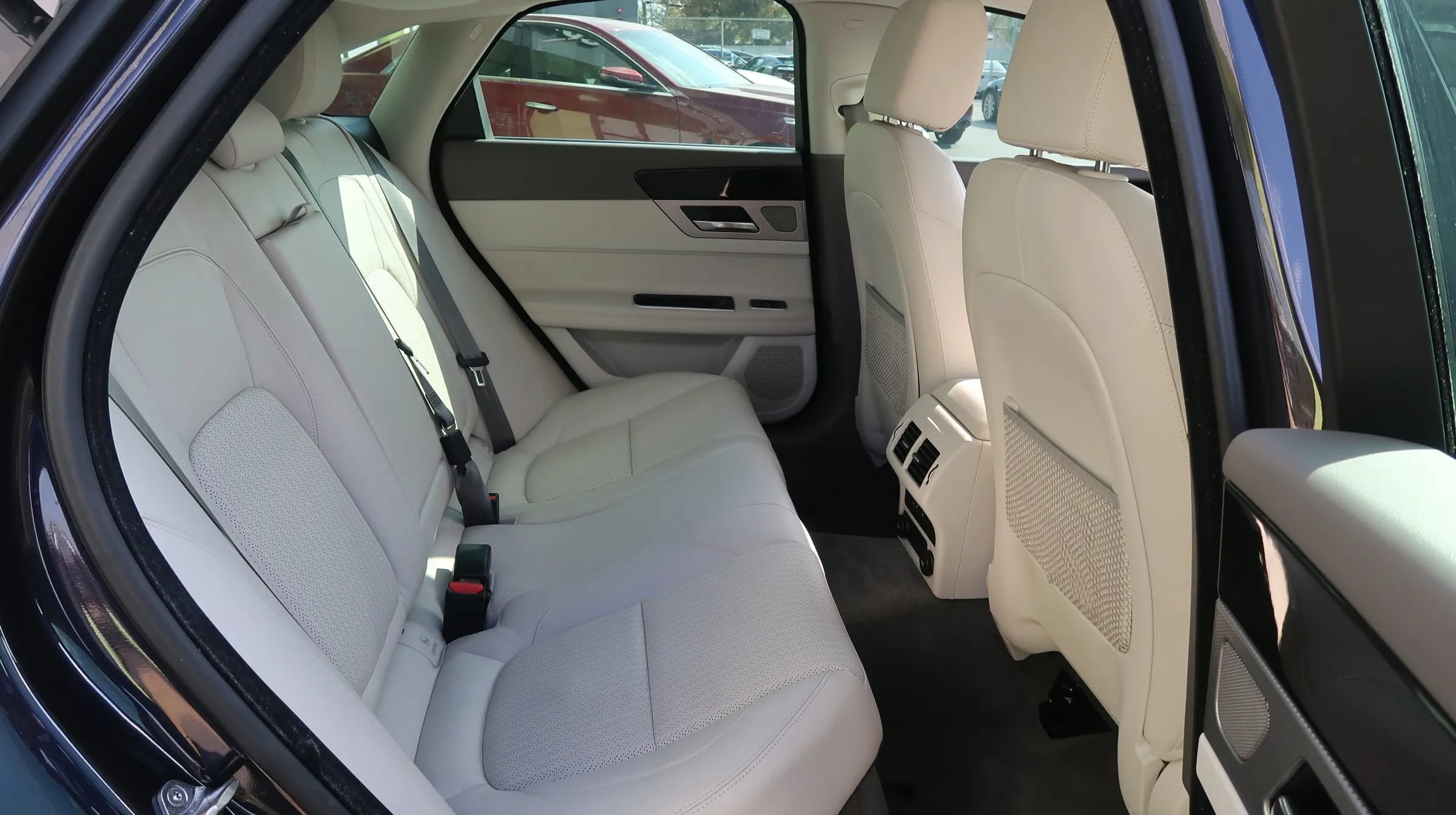 Used 2017 Jaguar XF Prestige RWD image 24