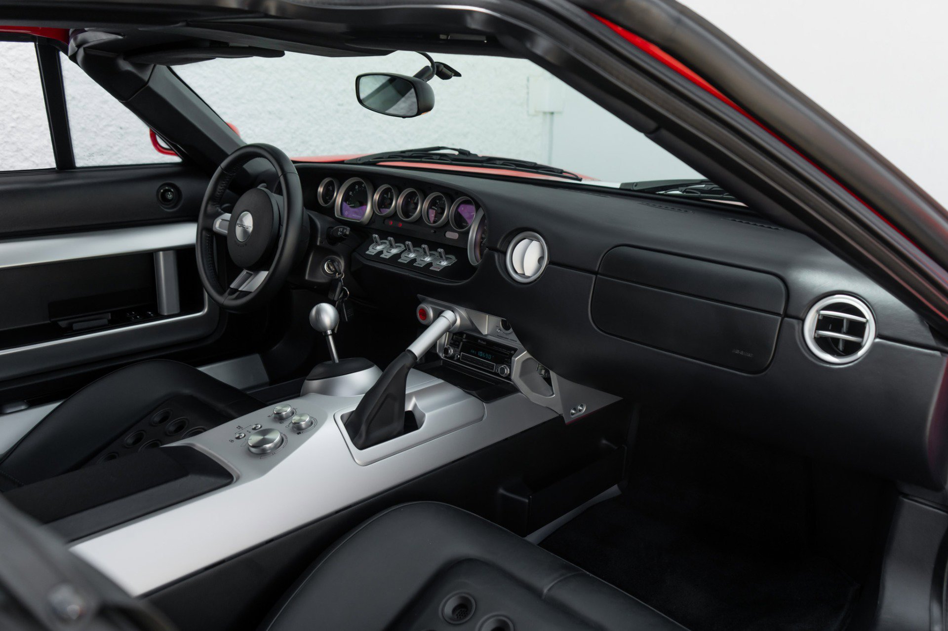 Used 2005 Ford GT RWD image 18