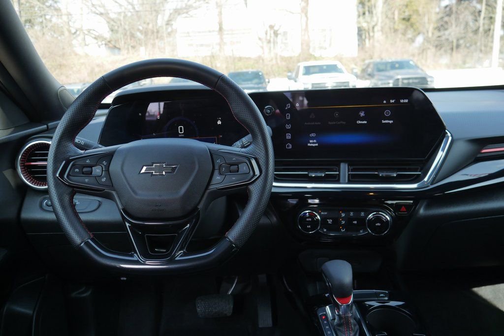 Used 2025 Chevrolet Trax RS image 12