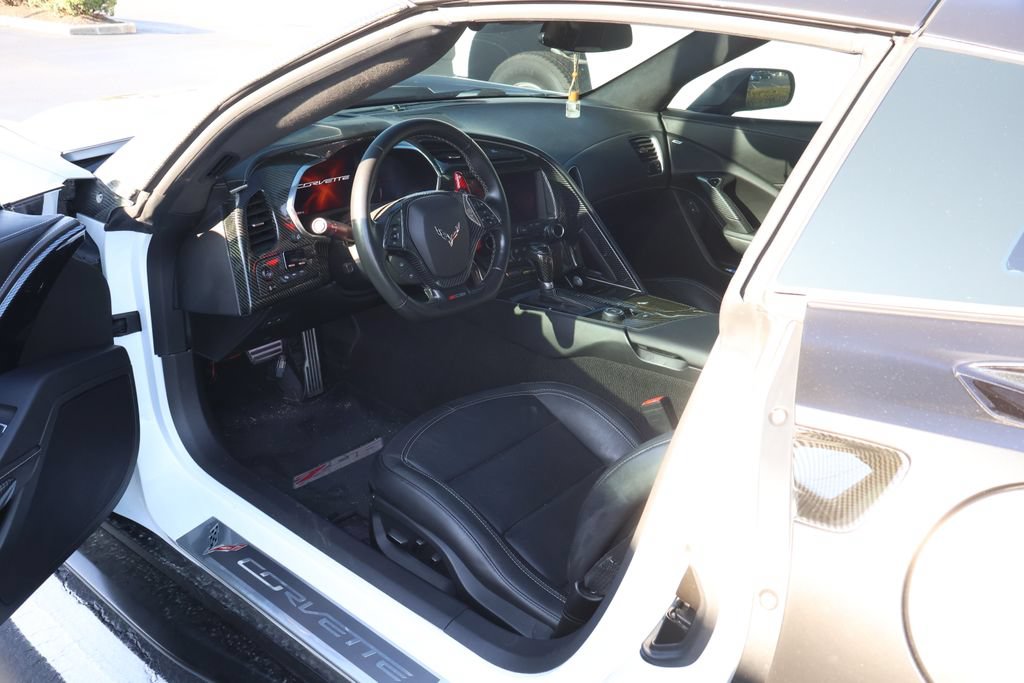 Used 2016 Chevrolet Corvette Z06 w/ 3LZ Preferred Equipment Group RWD image 11