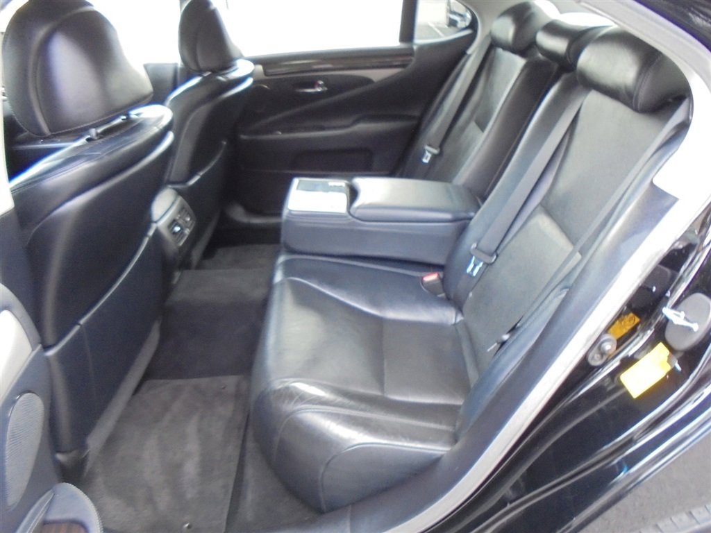 Used 2013 Lexus LS 460 AWD image 24