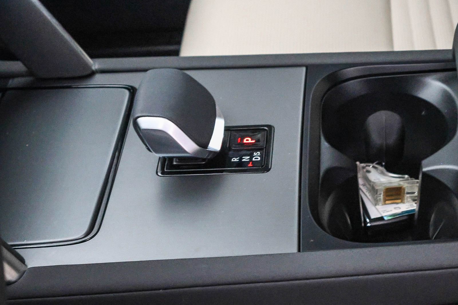 Used 2025 Land Rover Discovery Sport S image 26