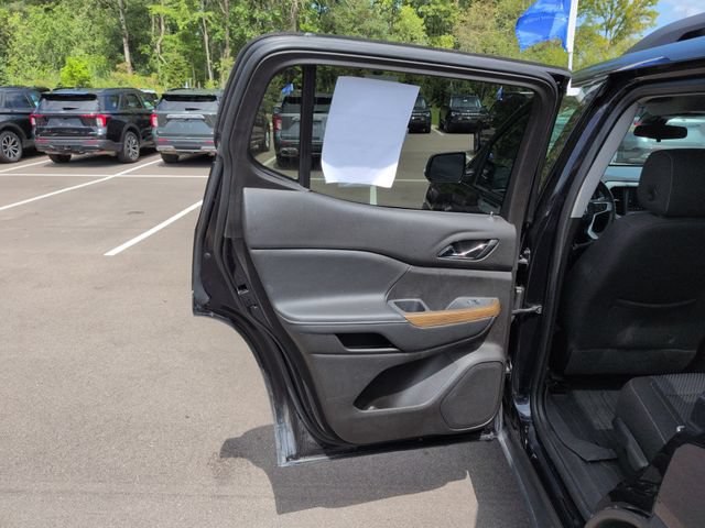 Used 2021 GMC Acadia SLE w/ Driver Convenience Package FWD image 23