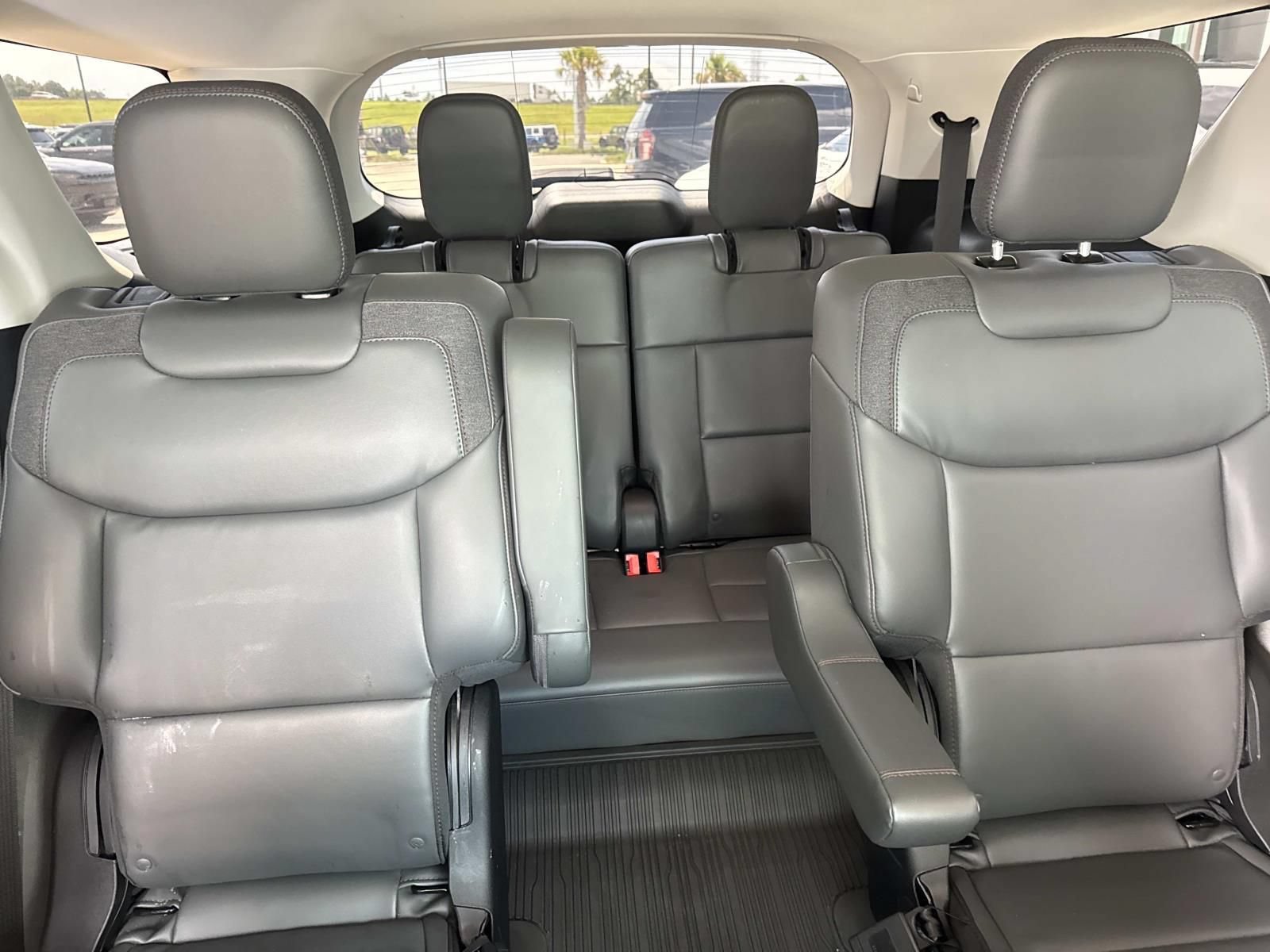 Used 2025 Ford Explorer Active w/ Active Comfort Package RWD image 9