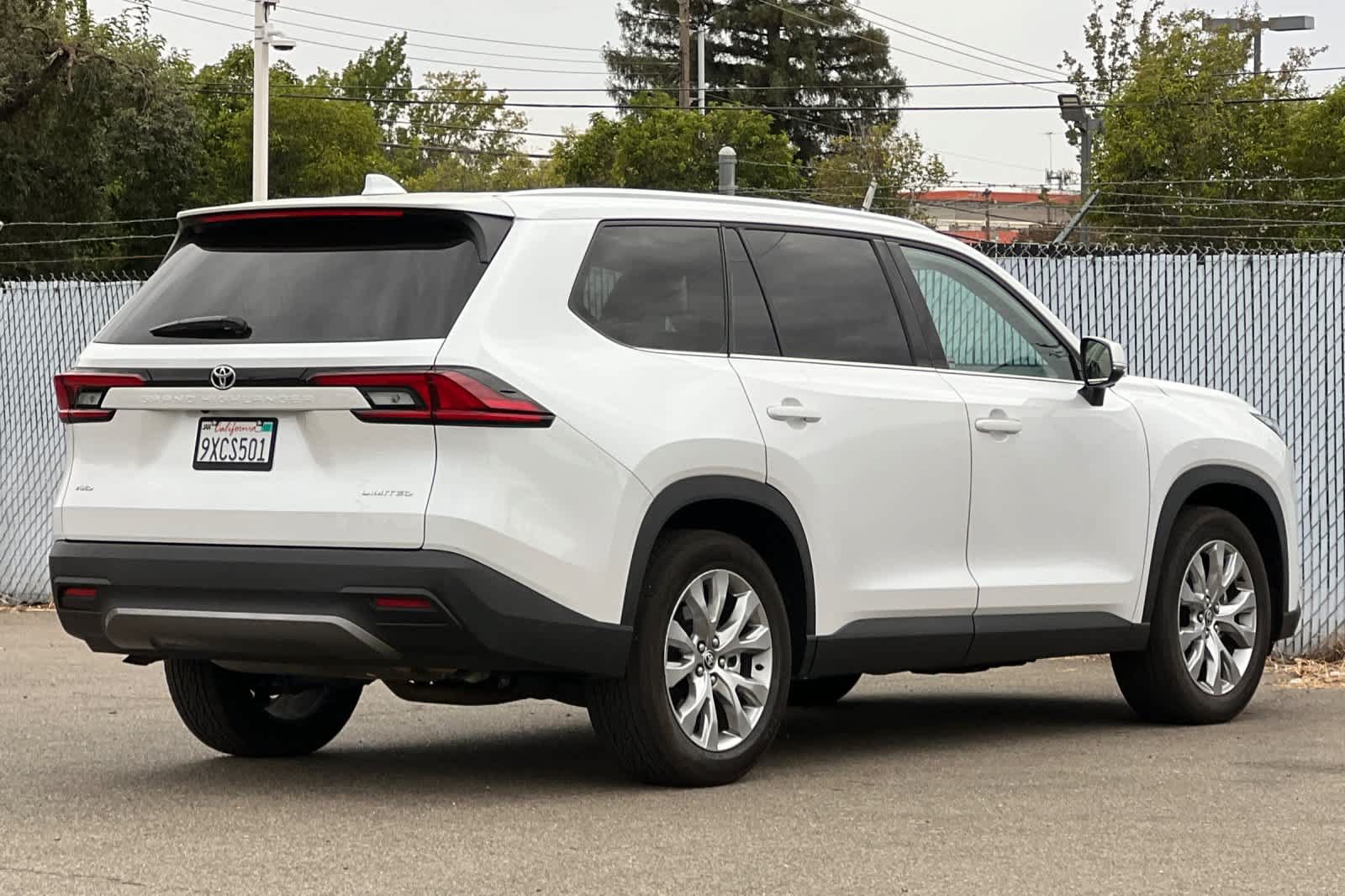 Used 2026 Toyota Grand Highlander AWD image 3