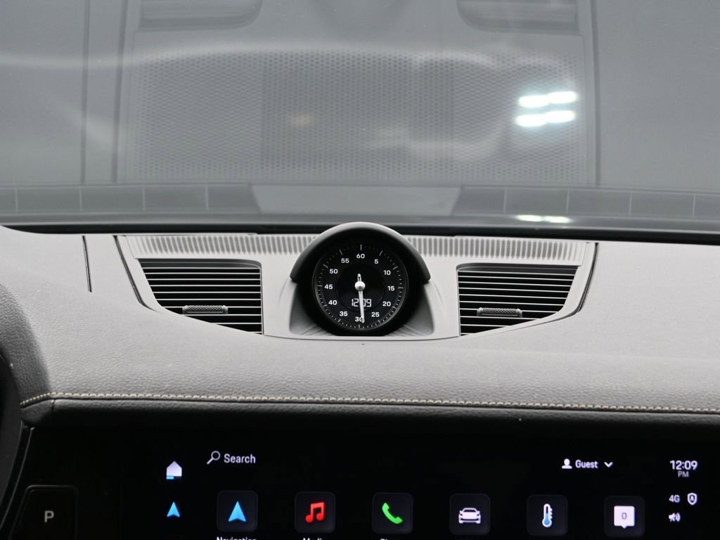 Certified 2025 Porsche Panamera image 23