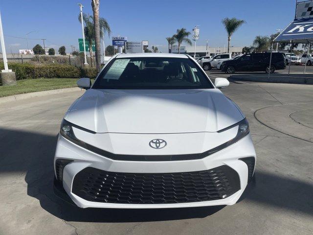 Used 2025 Toyota Camry SE FWD image 3