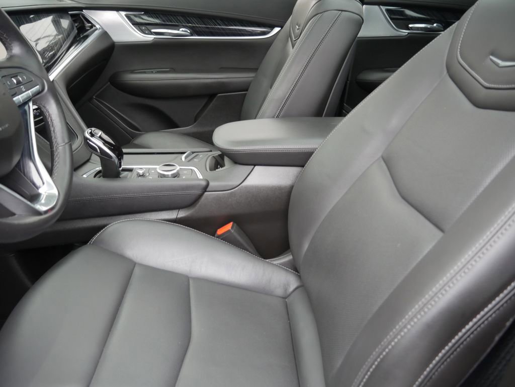 Used 2024 Cadillac XT6 Premium Luxury w/ Technology Package image 5