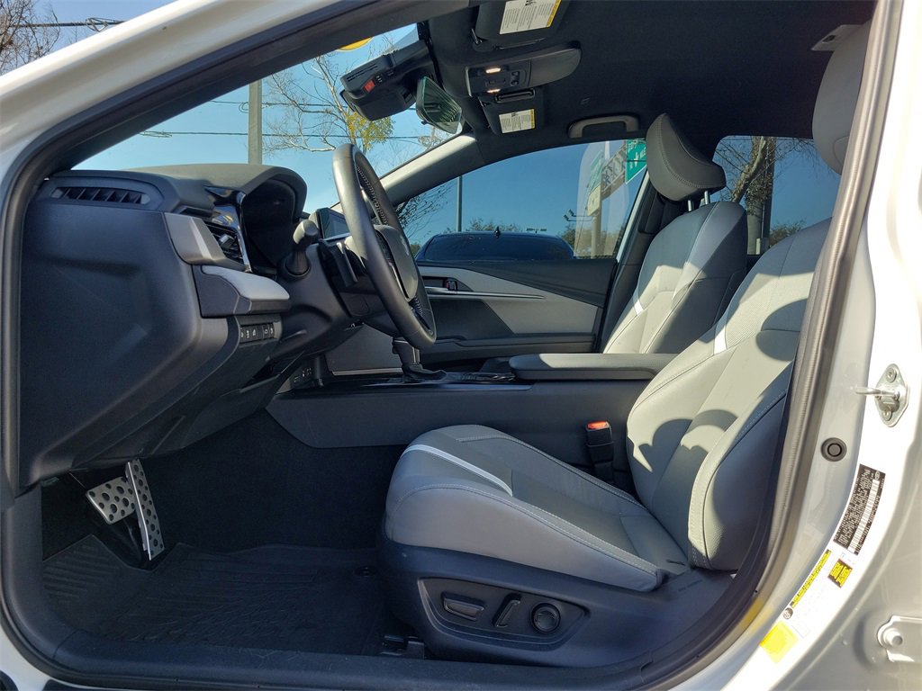Used 2025 Toyota Camry SE image 22