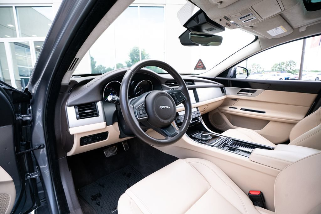 Used 2020 Jaguar XF Premium RWD image 26